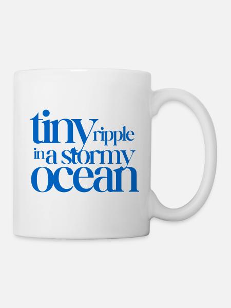 Une minuscule ondulation dans un océan orageux - Mug blanc - blanc