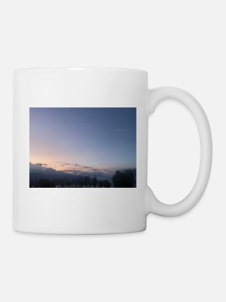 Dämmerungszauber am Wald - Mug - white