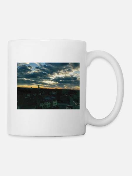 Sonnenuntergang über Stadtlandschaft - Tasse - Weiß