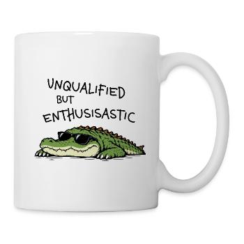 Unqualified but Enthusiastic – Lustiges Krokodil - Tasse - Weiß - Rechts