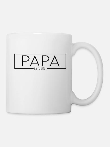Papa est 2021 - Tasse - Weiß