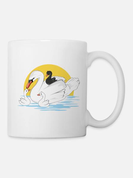 Weiße Schwanenmutter und ihre drei Babys - Tasse - Weiß