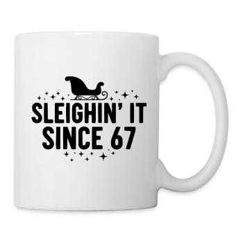 Sleighin' It Since 67 - Tasse - Weiß - Rechts