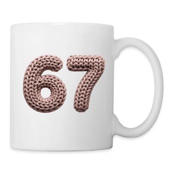 67 Meme – Rosa Strickmuster Zahl - Tasse - Weiß - Rechts