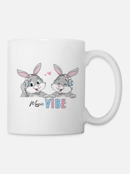 Happy_smiling_bunnies_in_headphones - Tasse - Weiß