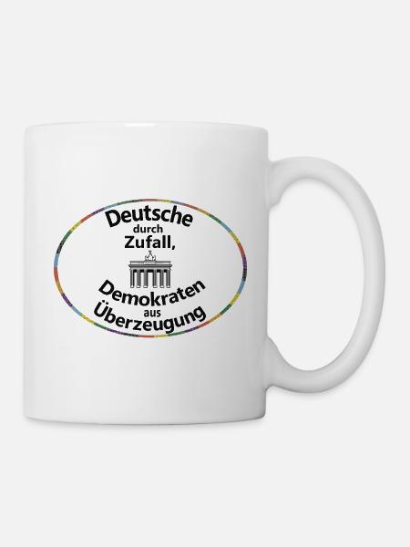 Deutsche durch Zufall, Demokraten aus Überzeugung - Tasse - Weiß