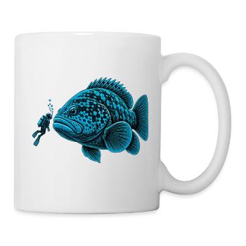 Giant Grouper Fish Booping a Scuba Diver - Tasse - Weiß - Rechts