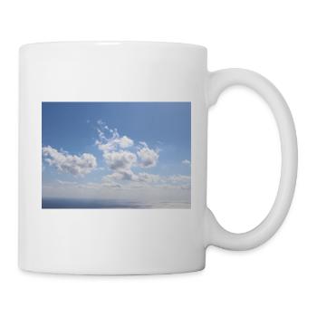 Ehrfürchtig blauer Himmel Wolken Muster - Sommerurlaub - Tasse - Weiß - Rechts