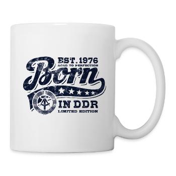 Born in DDR 1976 - Geburtstag - Ossi Geschenk - Tasse - Weiß - Rechts