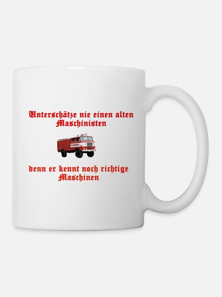Feuerwehr unterschätze nie einen alten Maschinist - Tasse - Weiß