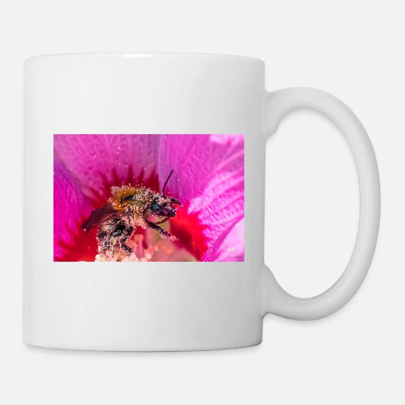 Bumblebee collecting pollen - Mug - white