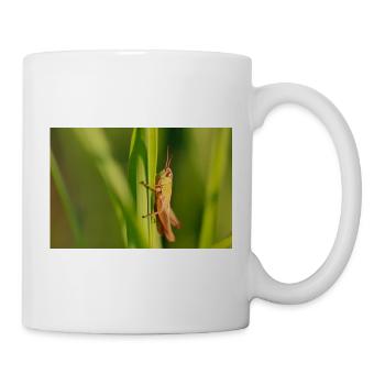 Niedliche Grashüpfer Illustration auf Grün - Tasse - Weiß - Rechts