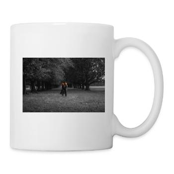 Silhouette de couple de citrouilles sous la canopée d’arbre - Mug blanc - blanc - Droite