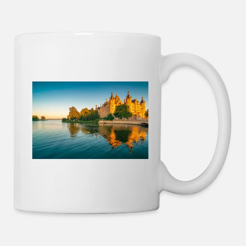 Château de Schwerin au coucher du soleil - Mug blanc - blanc