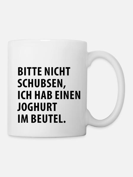 Bitte nicht schubsen – Joghurt im Rucksack (dh) - Tasse - Weiß