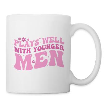 Plays Well With Younger Men - Mug blanc - blanc - Droite