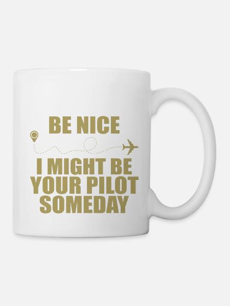 Sei nett, ich könnte eines Tages dein Pilot sein - Tasse - Weiß
