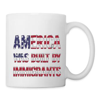 AMERICA WAS BUILT BY IMMIGRANTS Flüchtlingsrechte - Mug - white - Right