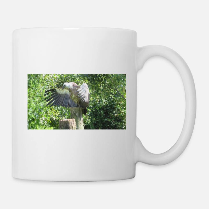 Beautiful big vulture with spread wings - Mug - white