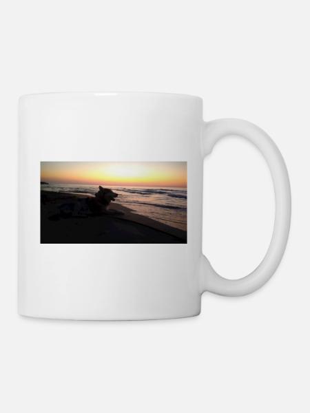 Hund am Strand Sonnenuntergang - Tasse - Weiß
