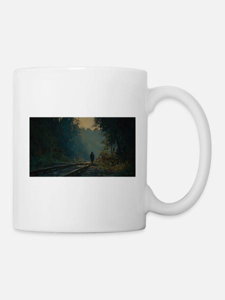 Epische Szene in der Nähe der Bahngleise - Tasse - Weiß