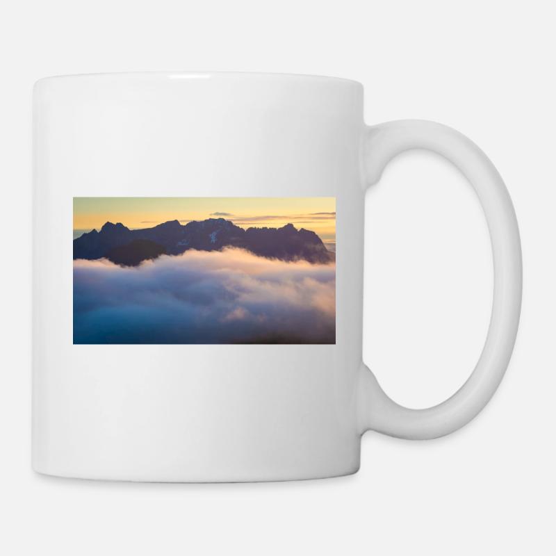 Les montagnes Kaiser au-dessus d’une mer de brouillard - Mug blanc - blanc