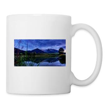 Nachtblick am Bergsee Blau - Tasse - Weiß - Rechts