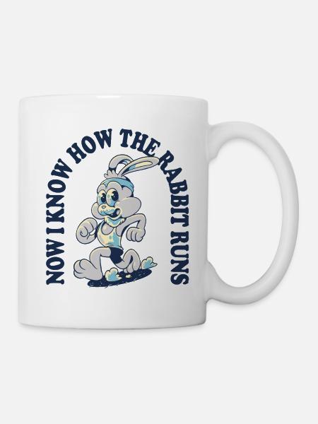 Now I Know How the Rabbit Runs – Denglisch Spruch - Tasse - Weiß