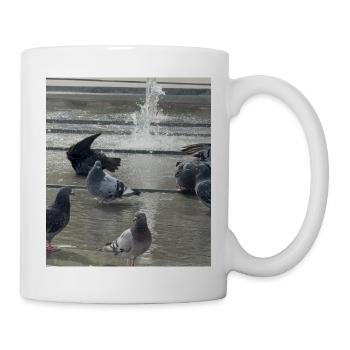 Taubenliebe am Brunnen - Tasse - Weiß - Rechts