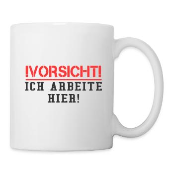 Vorsicht ich arbeite hier Spruch Büro Arbeit fun - Tasse - Weiß - Rechts