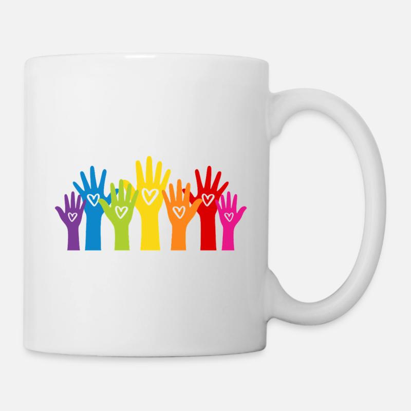 Bunte Hände mit Herzen - Everyone is welcome here - Tasse - Weiß