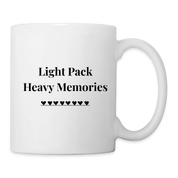 Light Pack, Heavy Memories – Travel Shirt - Tasse - Weiß - Rechts