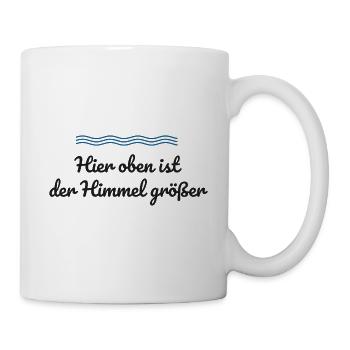Hier oben ist der Himmel größer – Norddeutschland - Tasse - Weiß - Rechts