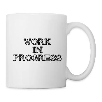 WORK IN PROGRESS Schriftzug handgezeichnet - Tasse - Weiß - Rechts