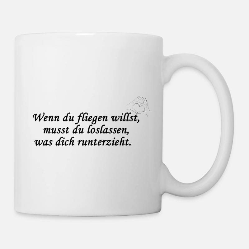 Positiver Spruch. Hände formen ein Herz. Fliegen - Tasse - Weiß