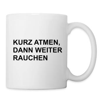 KURZ ATMEN, DANN WEITER RAUCHEN - Tasse - Weiß - Rechts