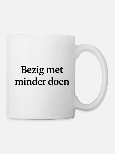 Weniger tun – Trendiges Textdesign - Tasse - Weiß