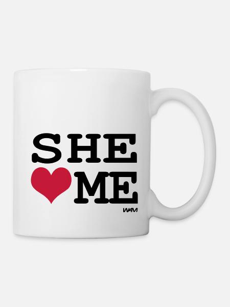 she loves me by wam - Tasse - Weiß