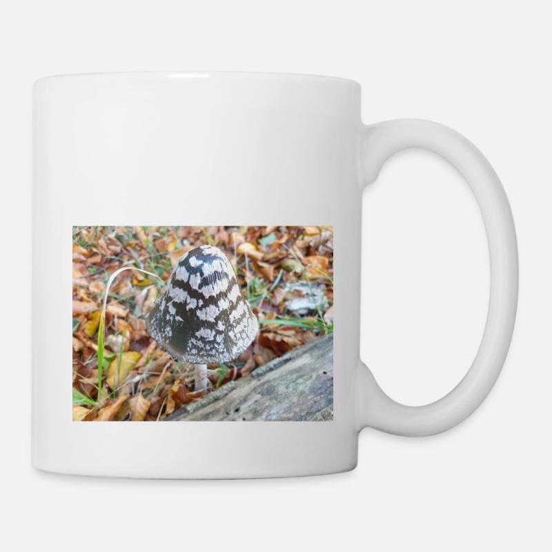 Elster Pilz auch Elster Tintenkappe - Tasse - Weiß