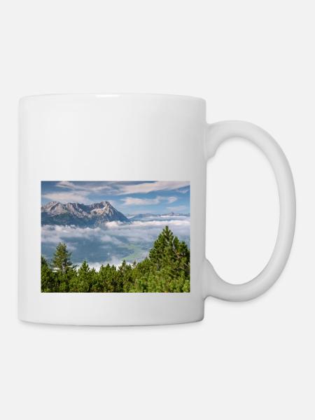 Blick vom Wank auf Alpspitze und Zugspitze - Tasse - Weiß