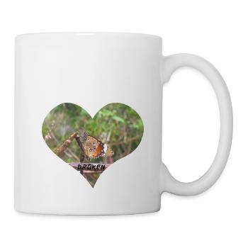 Herzmotiv mit Schmetterling auf gebrochenem Ast - Tasse - Weiß - Rechts