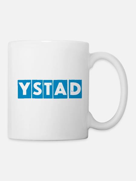 Ystad – Blaues Textdesign - Tasse - Weiß