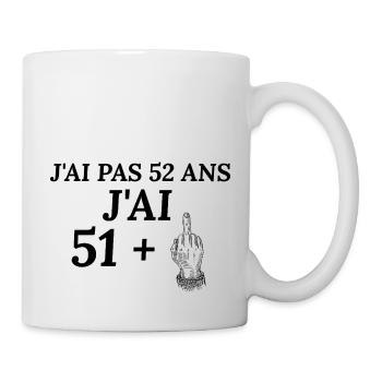 Anniversaire 52 ans . J'ai pas 52 ans j'ai 51+ - Mug blanc - blanc - Droite