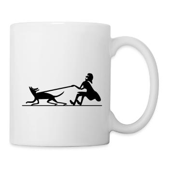 Hund zieht Frau 2 - Tasse - Weiß - Rechts