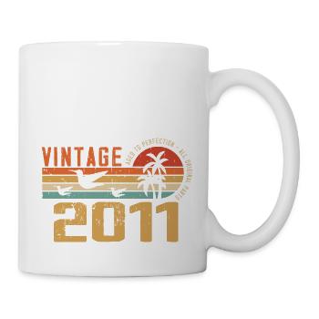 Jahrgang 2011 Jubiläumsgeschenk - Jahrgang 2011 - Tasse - Weiß - Rechts