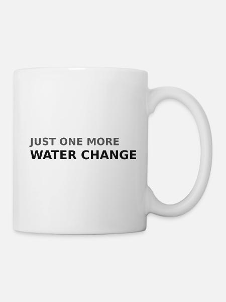 Il ne reste qu’un seul changement d’eau à l’aquarium - Mug blanc - blanc