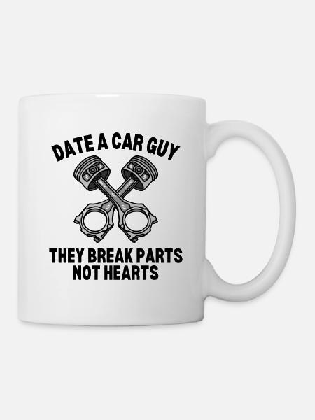 SORTEZ AVEC UN GARS DE VOITURE, ILS BRISENT DES PIÈCES PAS DES CŒURS. - Mug blanc - blanc