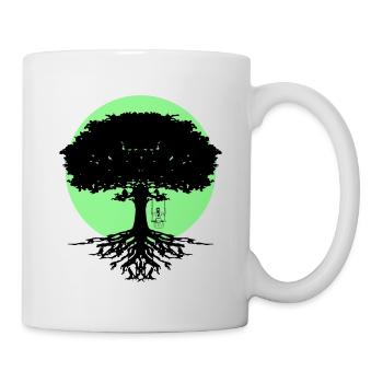 Girl rocks on the tree - Mug - white - Right