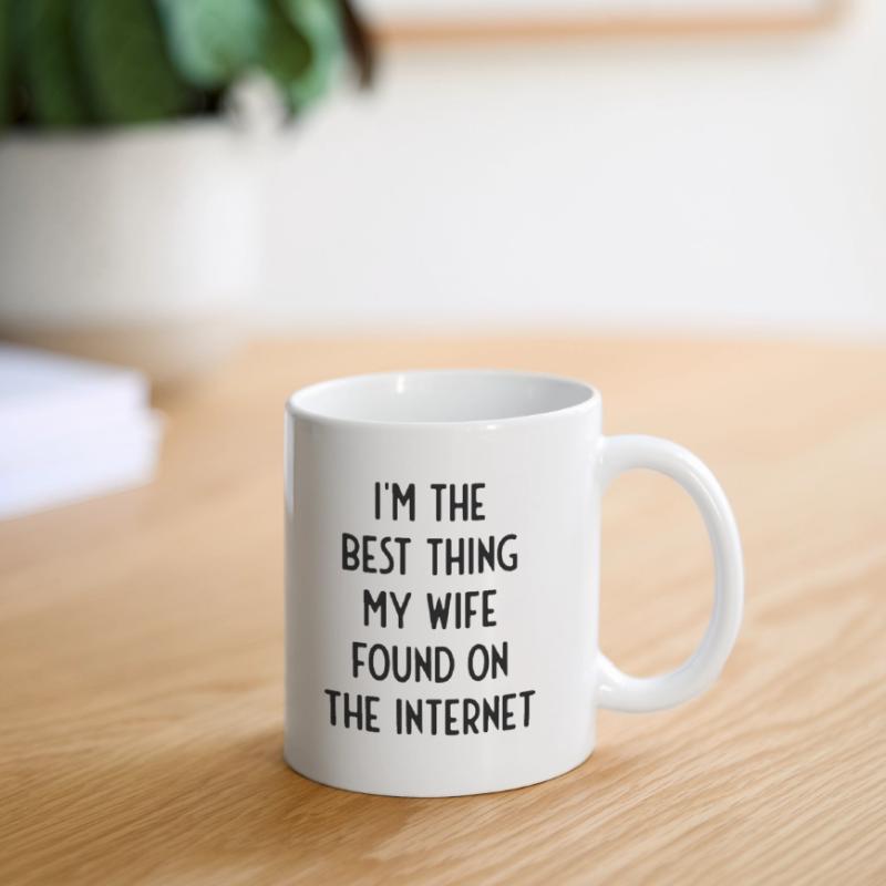 Paar, das sich online getroffen hat Ehemann Ehefra Tasse