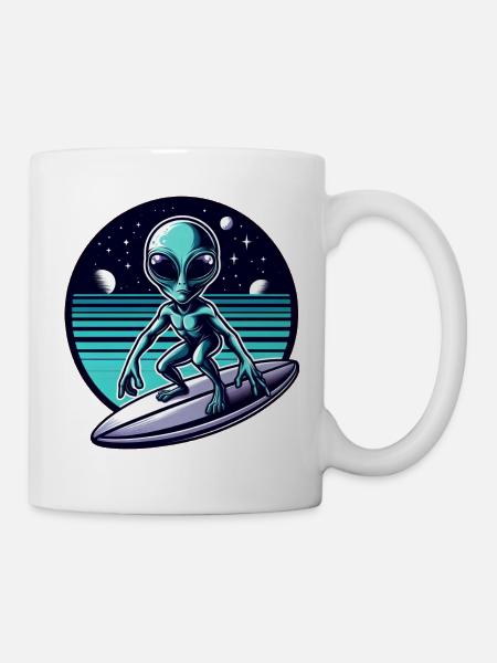 Alien Surfer auf UFO-Welle - Tasse - Weiß